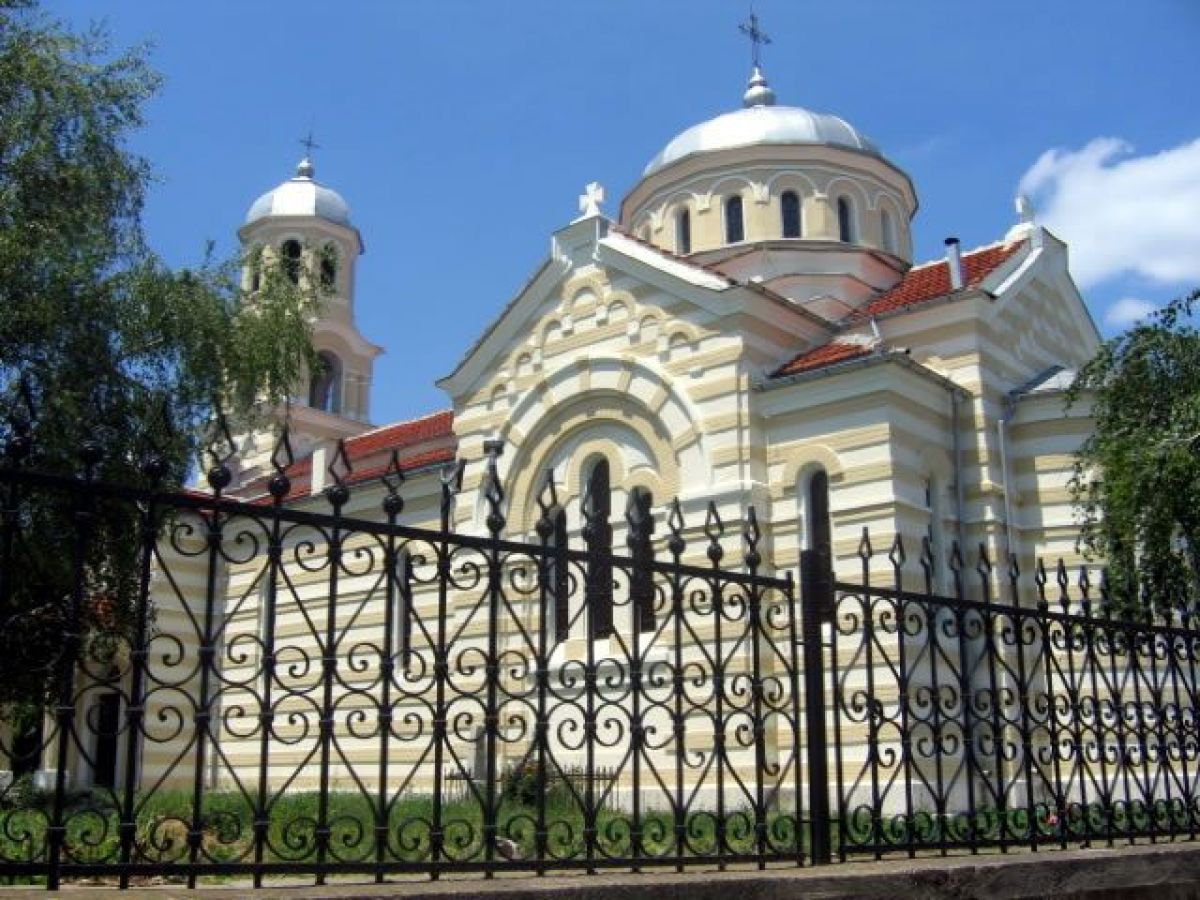 Храм 'Св. Николай Чудотворец', гр. Лом