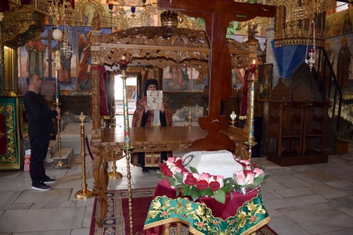 ИЗНАСЯНЕ НА ХРИСТОВАТА ПЛАЩАНИЦА В БАЧКОВСКИЯ МАНАСТИР