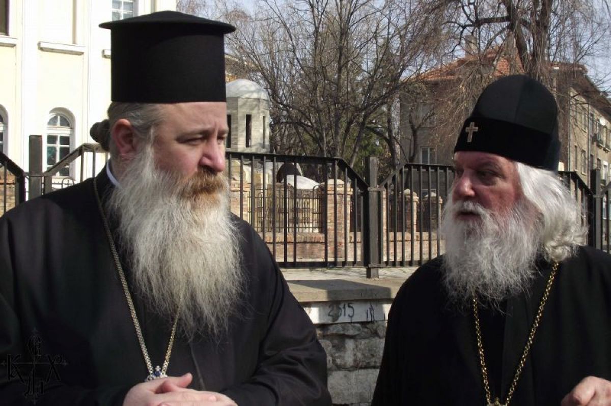 Митрополит Дометиан взе участие в облагородяването на двора на Видинската джамия