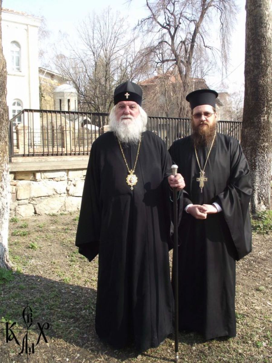 Митрополит Дометиан взе участие в облагородяването на двора на Видинската джамия