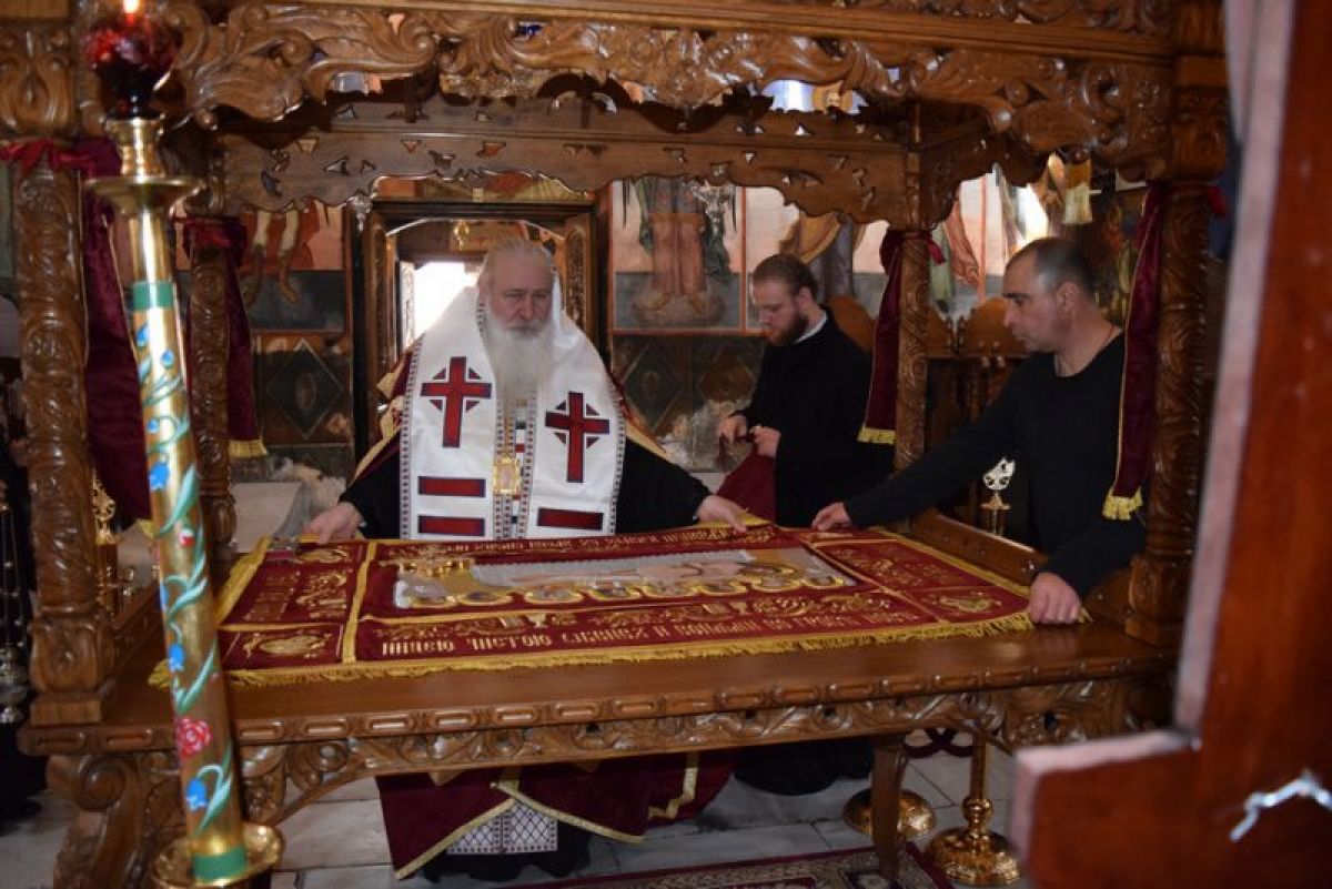 ИЗНАСЯНЕ НА ХРИСТОВАТА ПЛАЩАНИЦА В БАЧКОВСКИЯ МАНАСТИР
