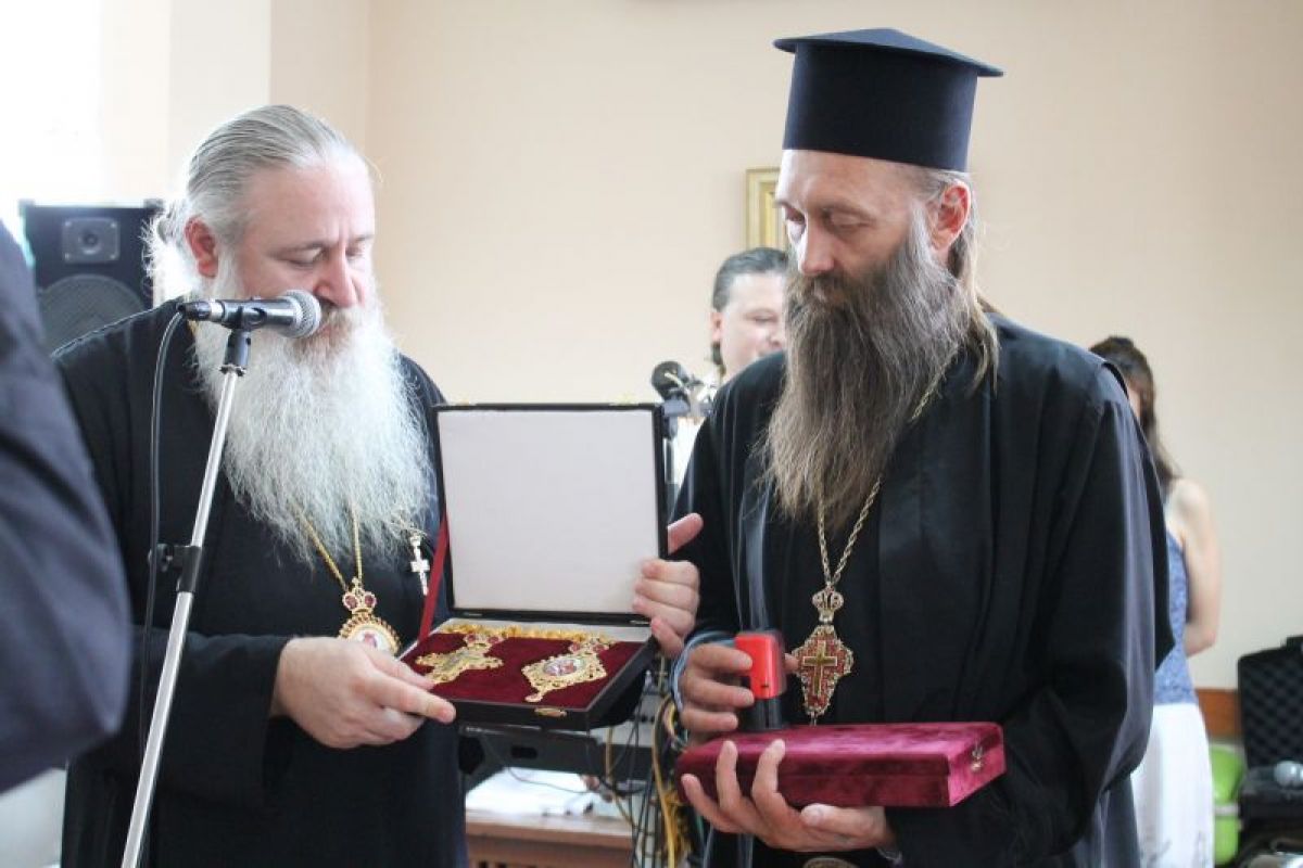 Дарове за новия епископ