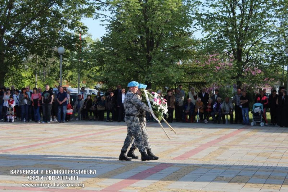 Митрополит Йоан взе участие в празничното отбелязване на втори май в град Плиска