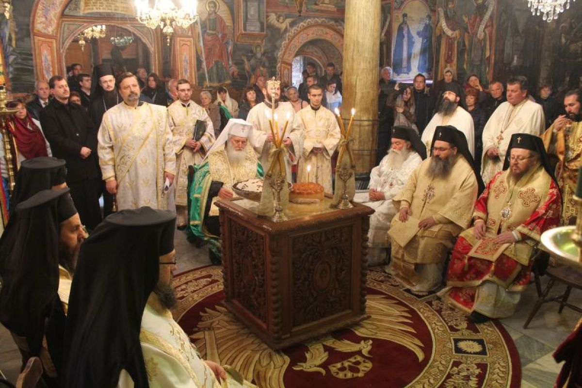 Панихида за патриарх Максим в Троянската света обител