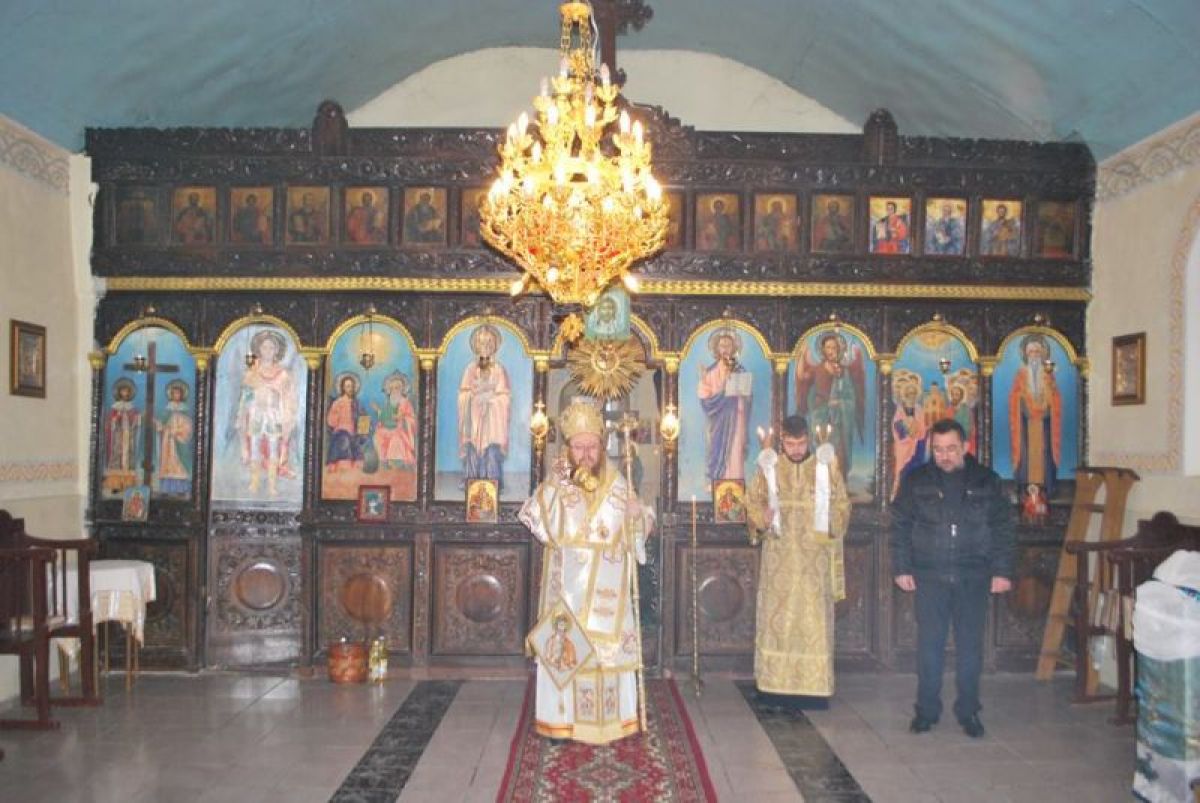 Архиерейска литургия в град Две могили