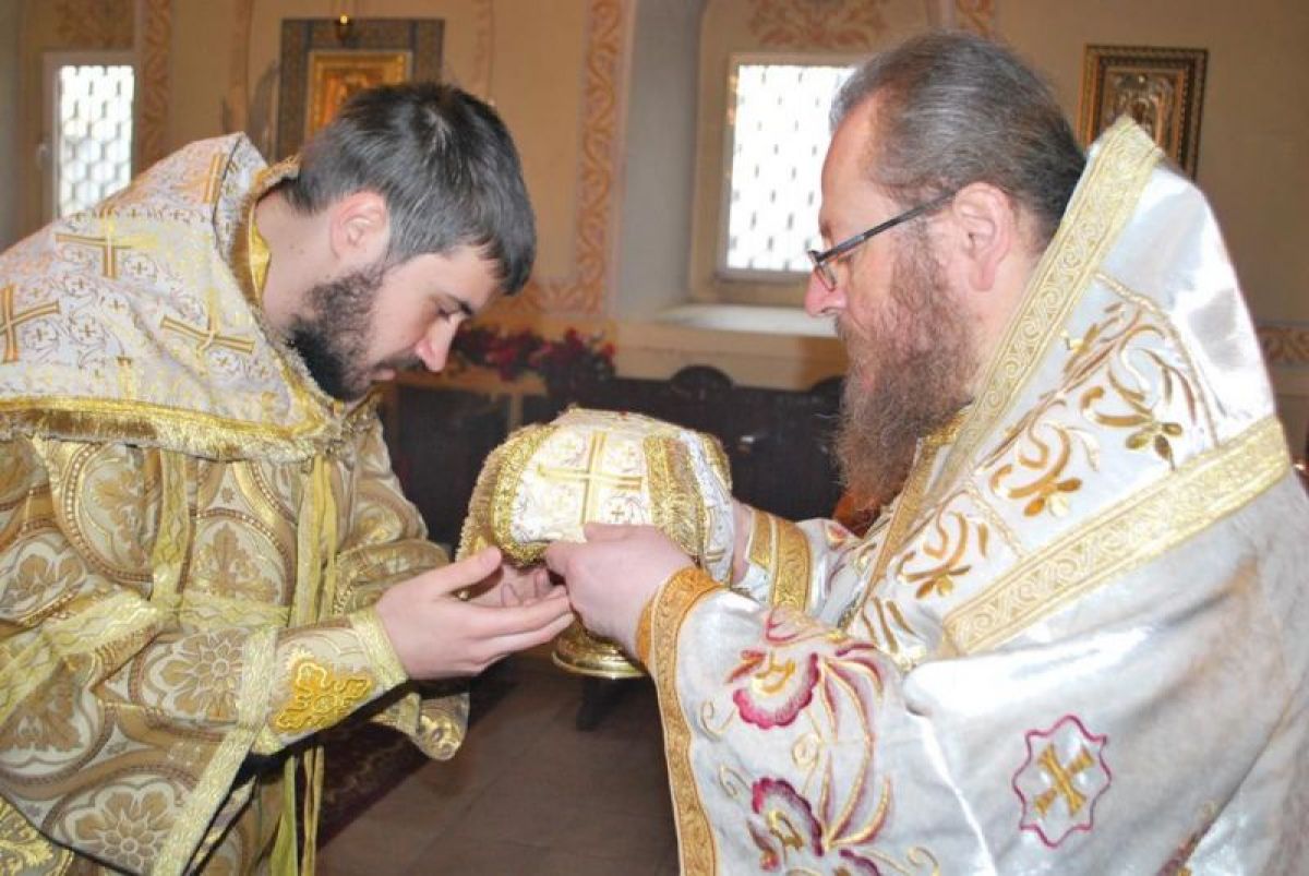 Архиерейска литургия в град Две могили