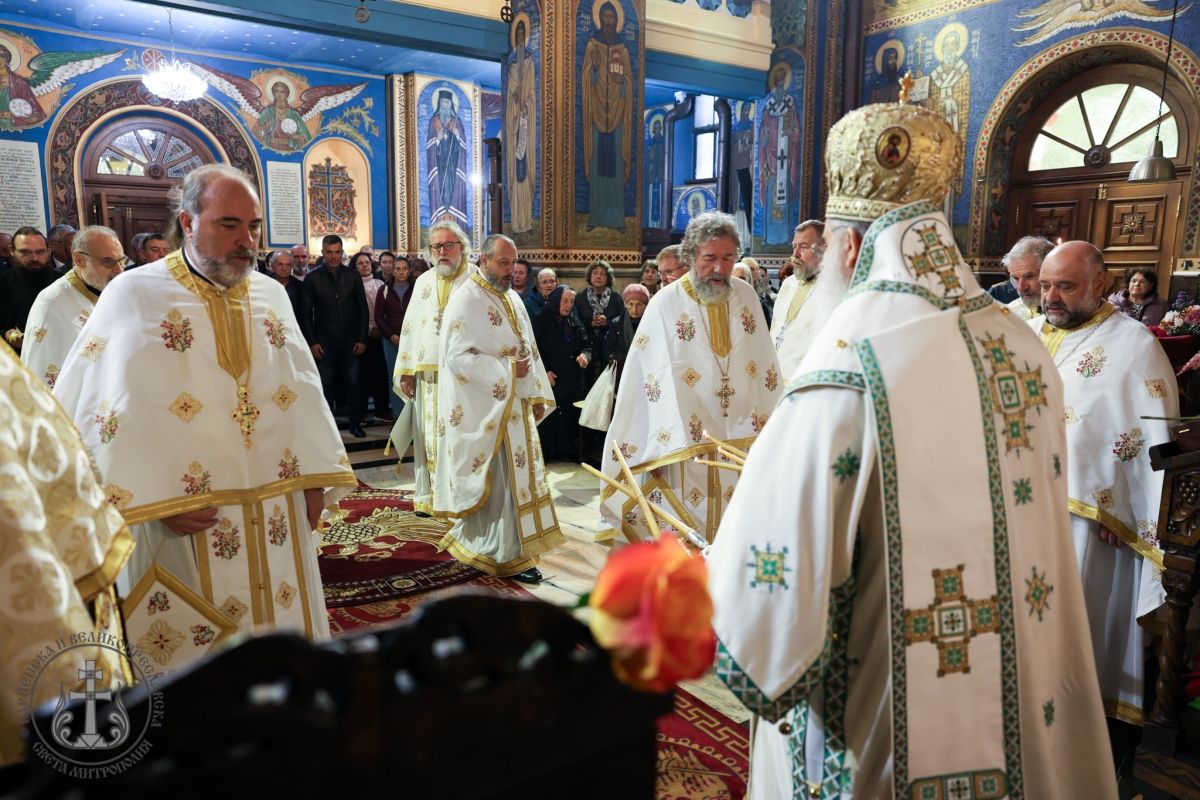 На Петковден Архиерейска света Литургия във варненския храм Света Петка-010.jpg