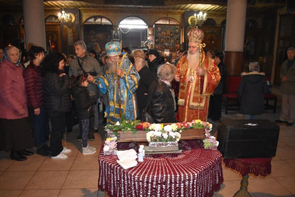 Троян посрещна иконата „Св. Богородица Осеновица“