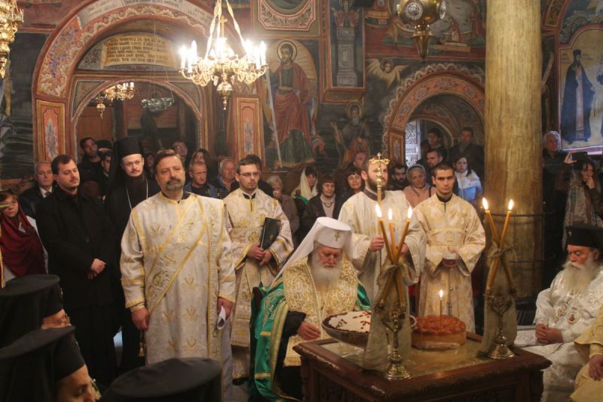 Панихида за патриарх Максим в Троянската света обител
