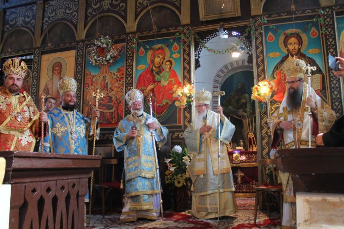 Архиерейска литургия в сливенския храм 'Успение Богородично'
