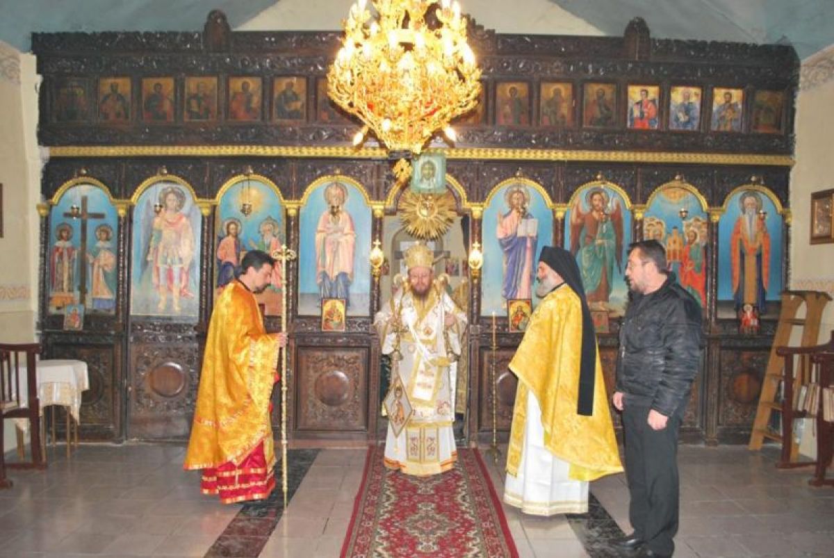 Архиерейска литургия в град Две могили