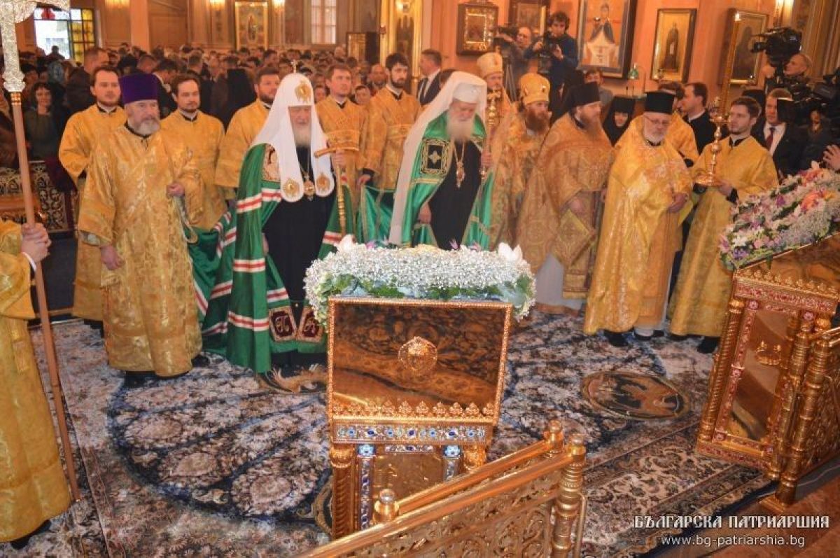 Руският патр. Кирил и Българският патр. Неофит в съборното прославление на св. Серафим Соболев в Москва