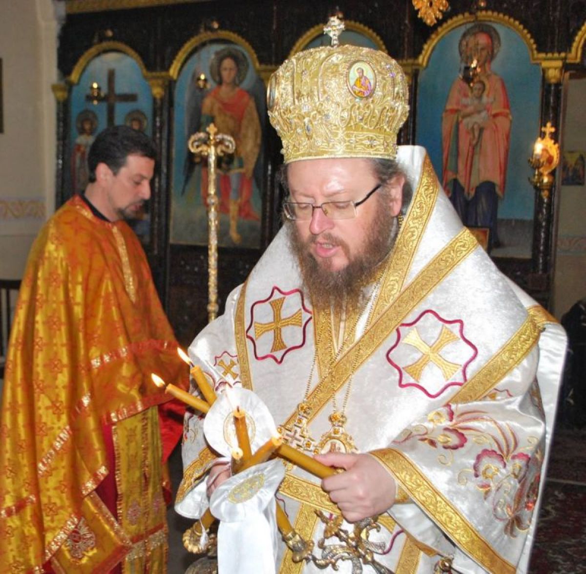 Архиерейска литургия в град Две могили