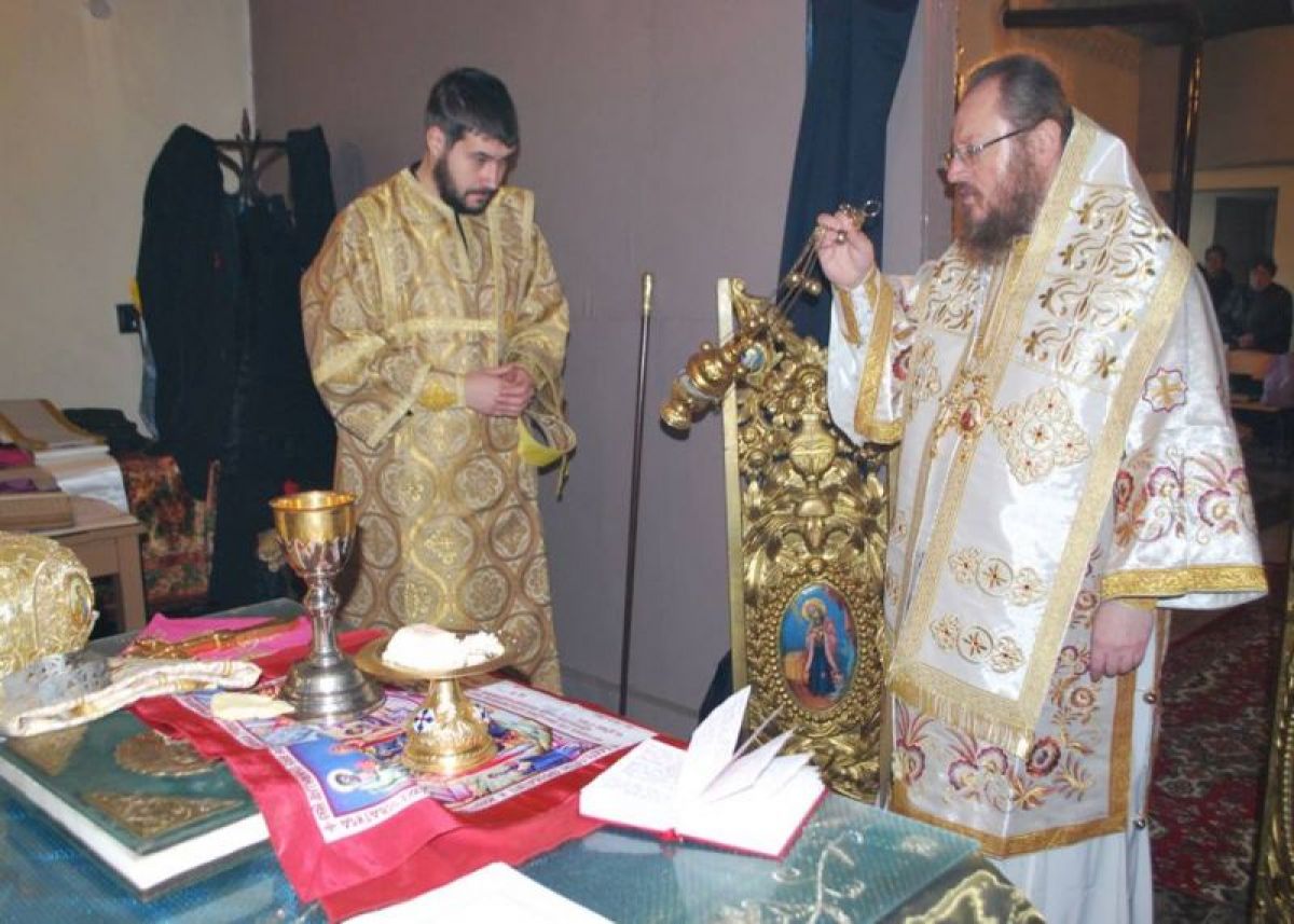 Архиерейска литургия в град Две могили