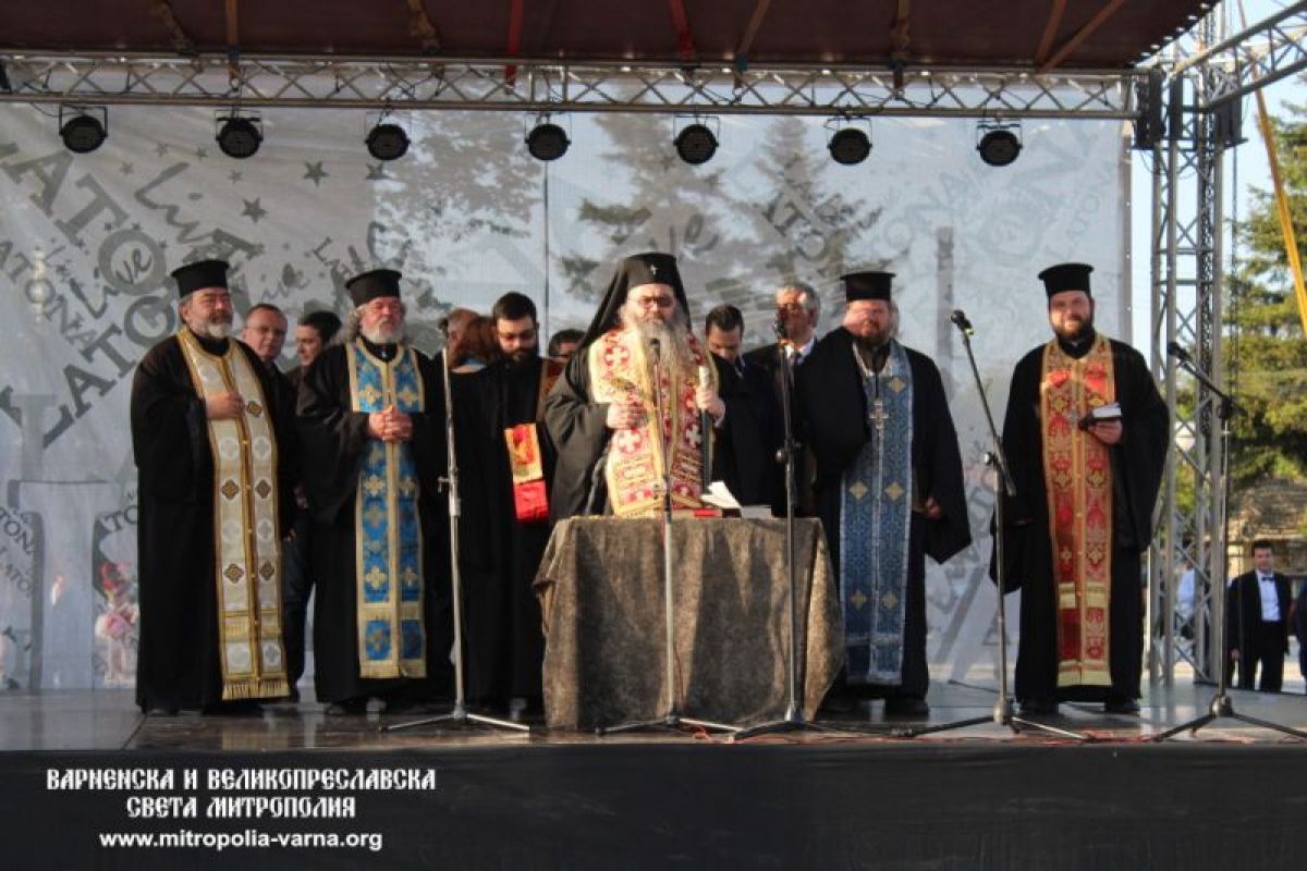 Митрополит Йоан взе участие в празничното отбелязване на втори май в град Плиска